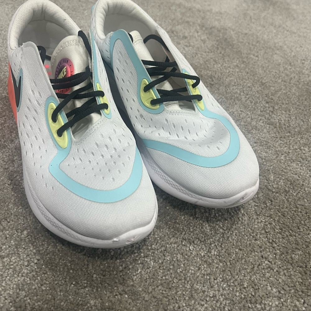 See photos scuff marks on the front of both, orange color on bottom NOT pink.